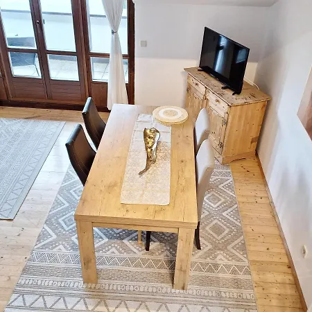 Haus Christine 아파트 *